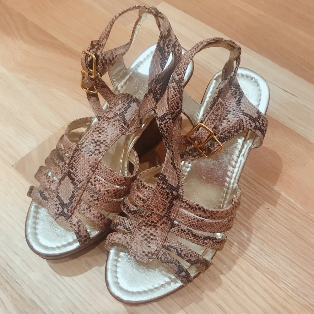 Nude snake skin wedge size 6.5